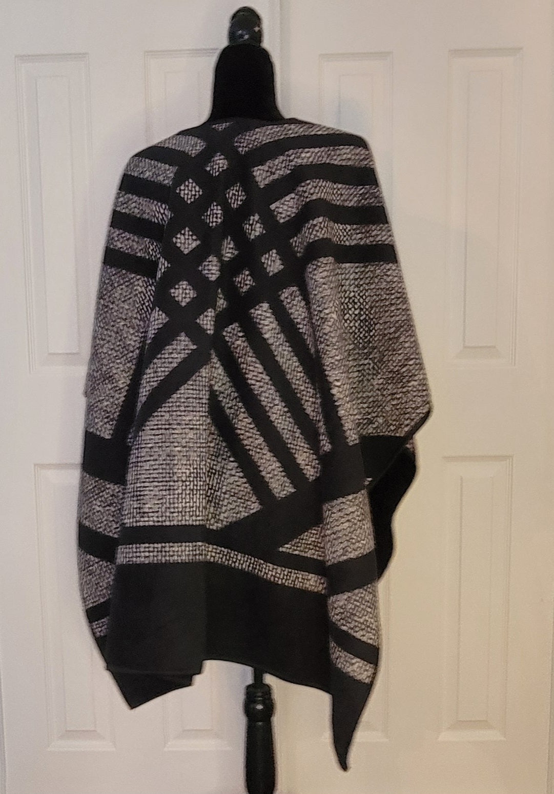 Nicole Miller: Textured Cape One Size "Like New" One Size