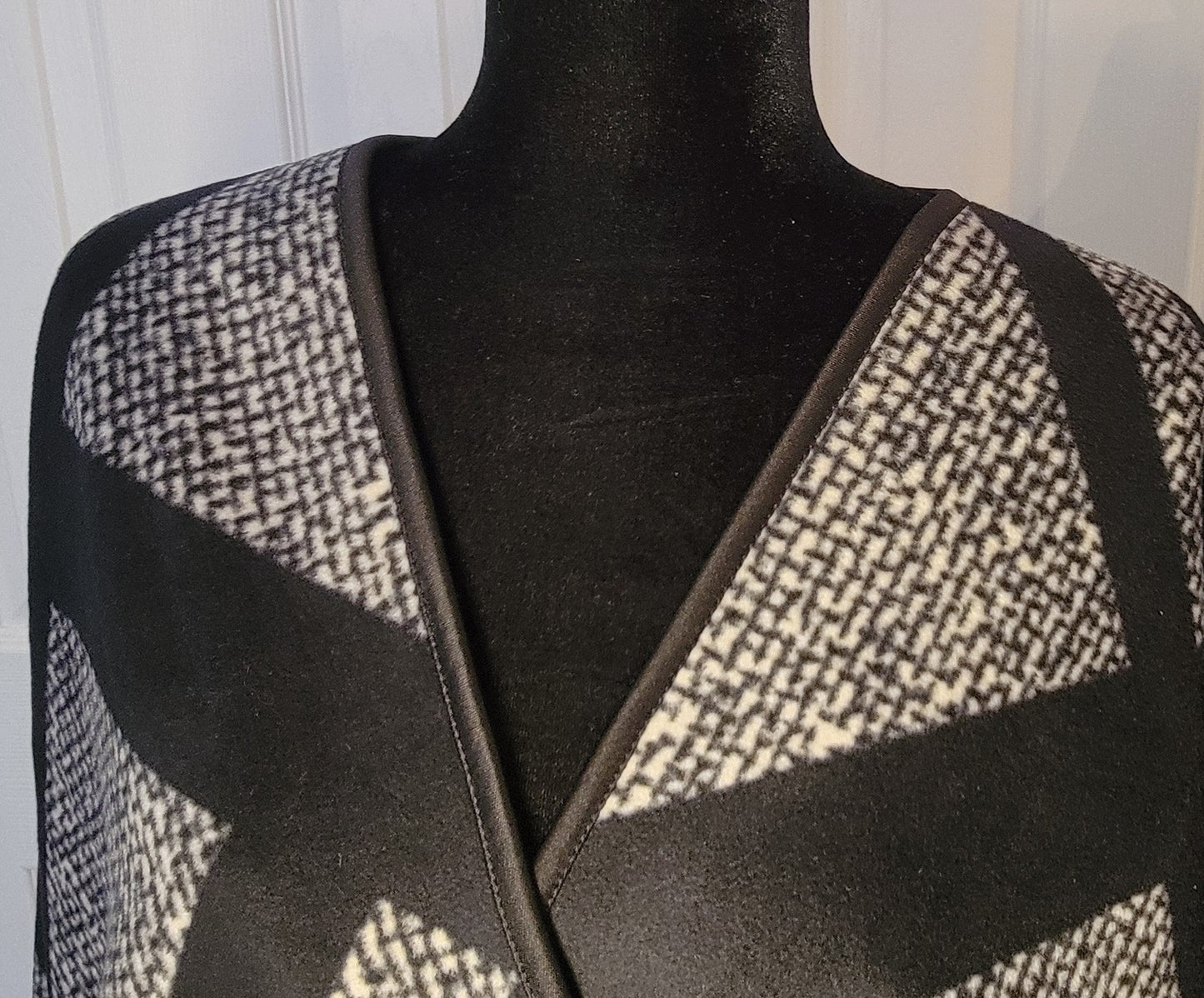 Nicole Miller: Textured Cape One Size "Like New" One Size