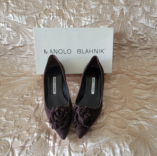 Manolo Blahnik: Lisawiflo Kitten Heel Brown Suede Flower Size 38.5 - "Like New"