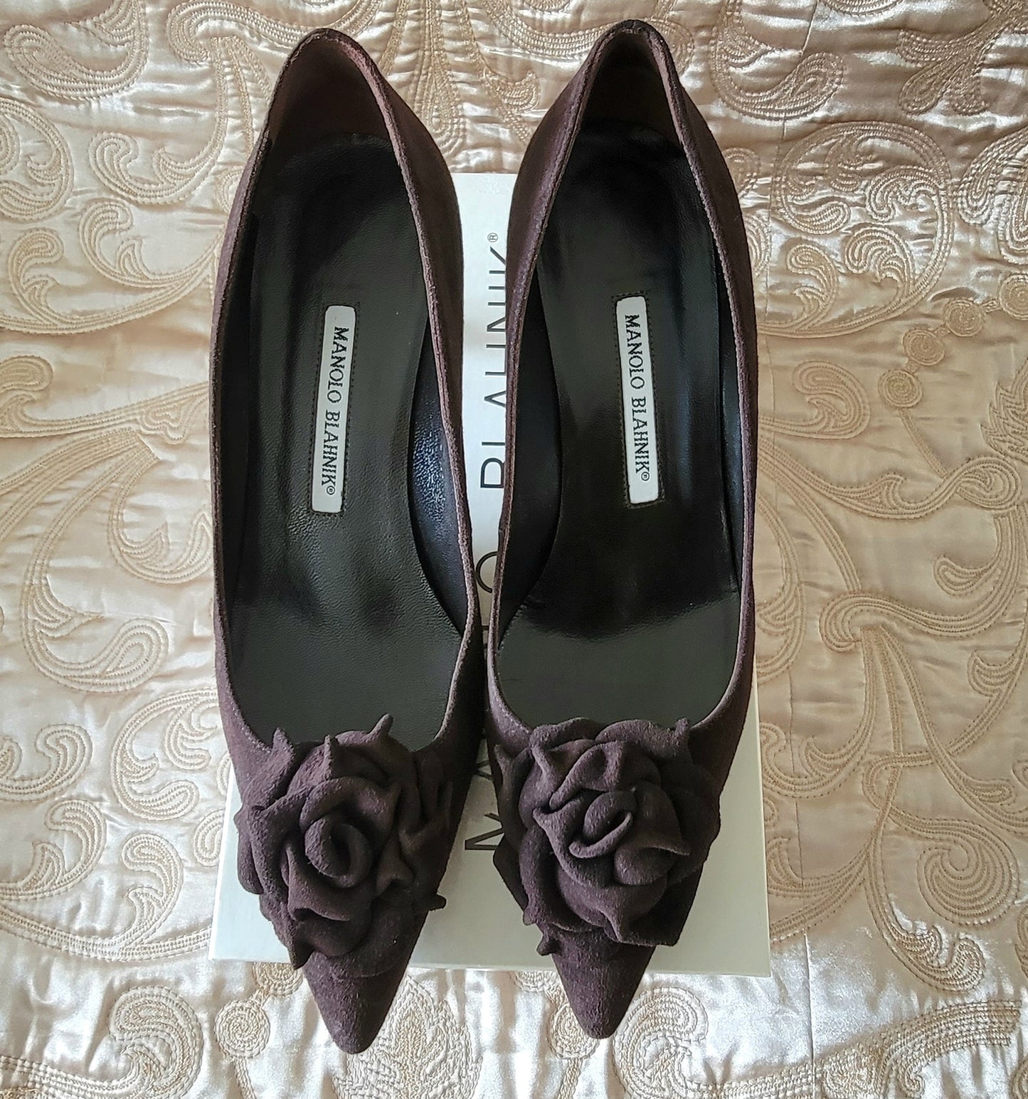 Manolo Blahnik: Lisawiflo Kitten Heel Brown Suede Flower Size 38.5 - "Like New"