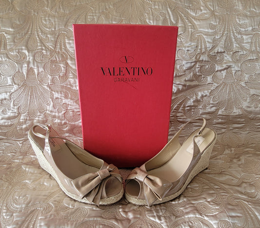 Valentino: Patent Leather Bow Sandals Size 39 - "Like New"