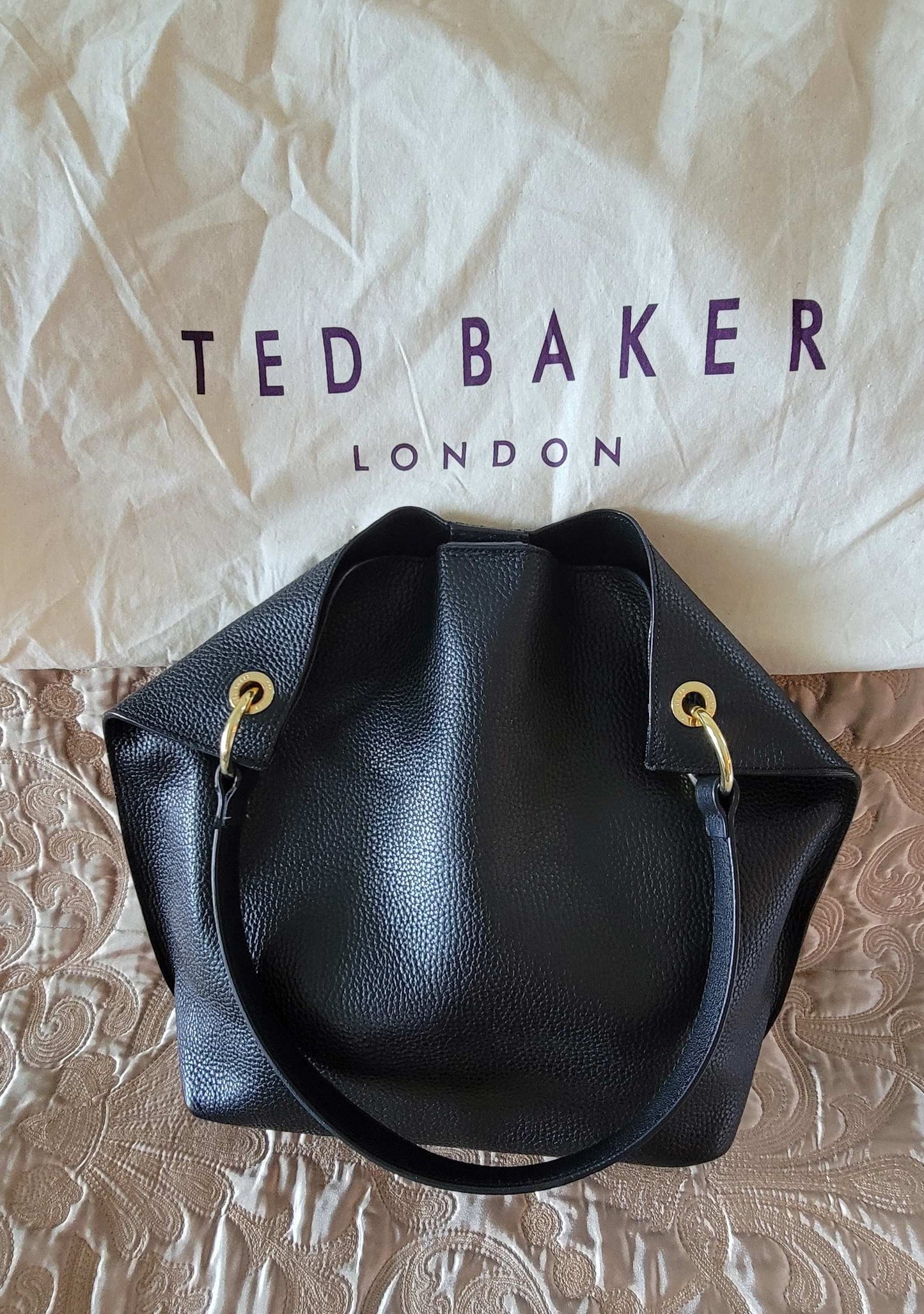 Ted Baker London: Large Pebble Leather Black Tote Bag "Like New"