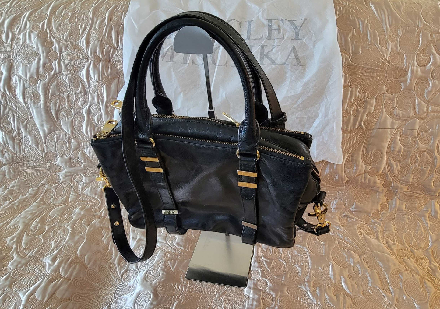 Bagley Mischka: Black Leather Shoulder Bag